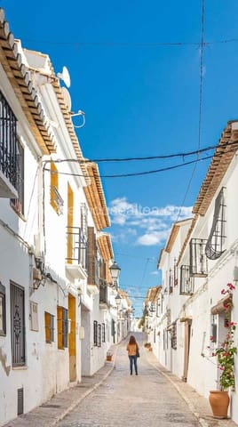 4 bedroom Villa for sale in Altea - € 415,000 (Ref: 7929900)