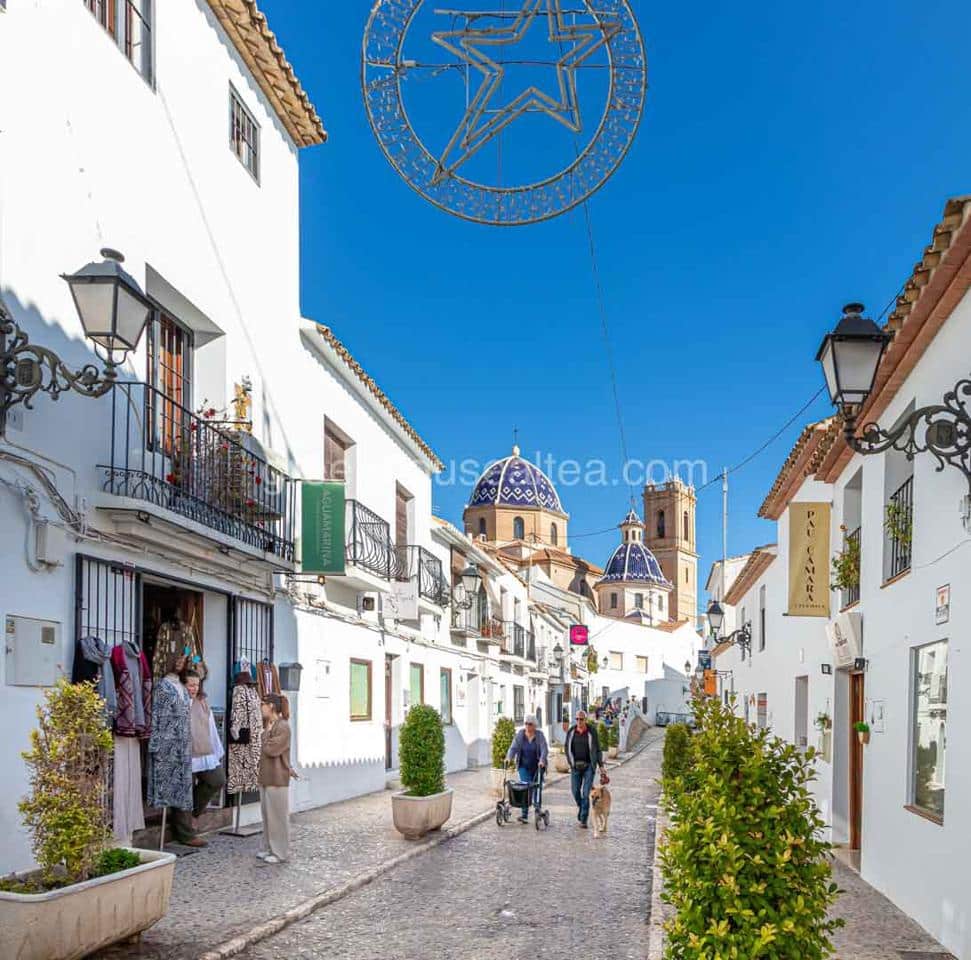 4 bedroom Villa for sale in Altea - € 415,000 (Ref: 7929900)