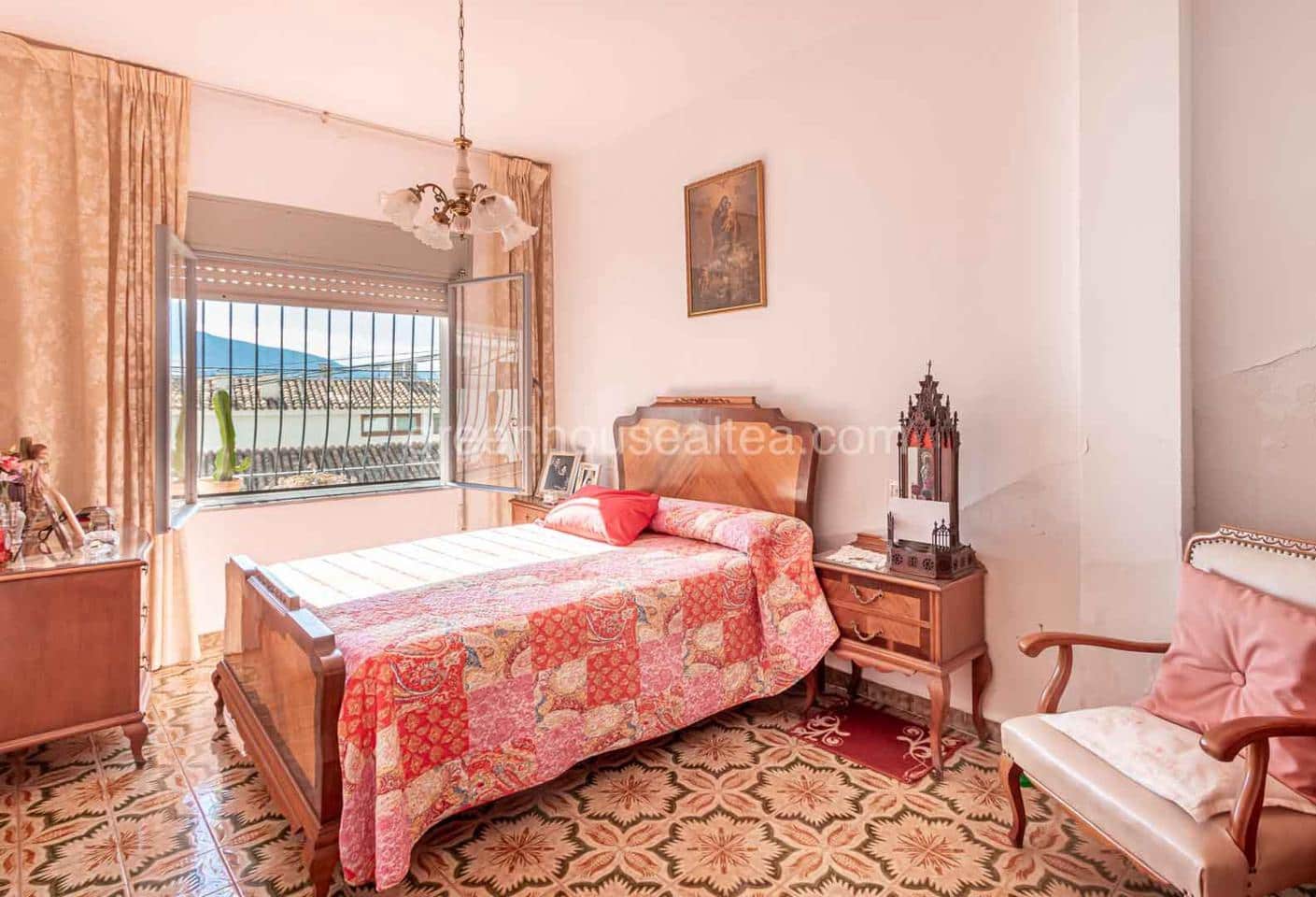 4 bedroom Villa for sale in Altea - € 415,000 (Ref: 7929900)