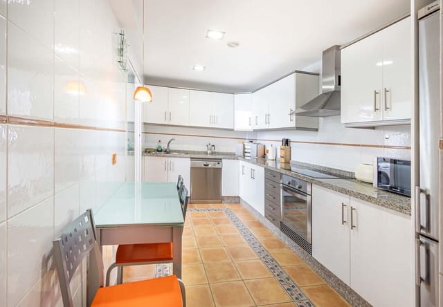 3 bedroom Flat for rent in Altea with garage - € 1,200 (Ref: 8249530)