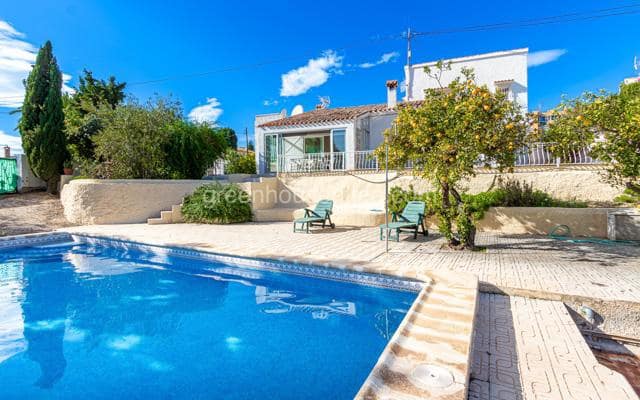 Chalet de 4 habitaciones en Pueblo - Urbanizaciones, Alfaz del Pi / L'Alfàs del Pi en venta con piscina garaje - 600.000 € (Ref: 8678761)