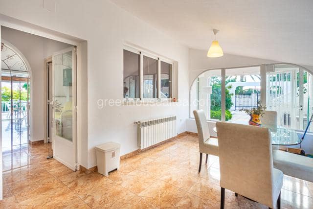 4 bedroom Villa for sale in Alfaz del Pi / L'Alfas del Pi with pool garage - € 600,000 (Ref: 8678761)