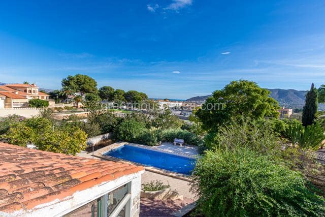 4 bedroom Villa for sale in Alfaz del Pi / L'Alfas del Pi with pool garage - € 600,000 (Ref: 8678761)