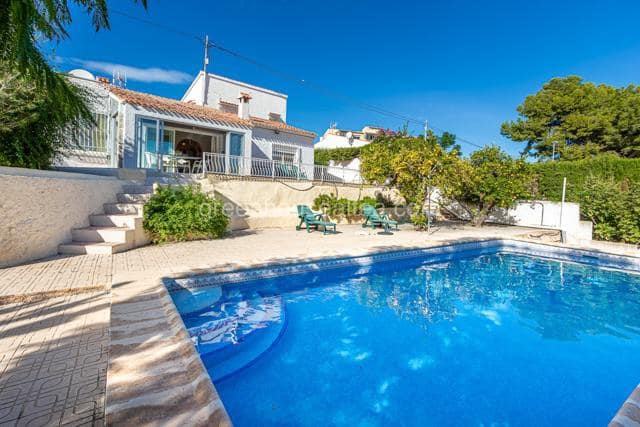 Chalet de 4 habitaciones en Pueblo - Urbanizaciones, Alfaz del Pi / L'Alfàs del Pi en venta con piscina garaje - 600.000 € (Ref: 8678761)