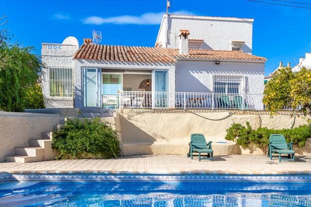 Chalet de 4 habitaciones en Pueblo - Urbanizaciones, Alfaz del Pi / L'Alfàs del Pi en venta con piscina garaje - 600.000 € (Ref: 8678761)