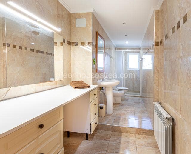 4 bedroom Villa for sale in Alfaz del Pi / L'Alfas del Pi with pool garage - € 600,000 (Ref: 8678761)