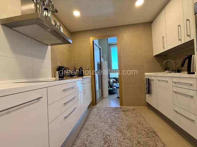 2 soverom Leilighet til salgs i Playa Poniente, Benidorm med svømmebasseng garasje - € 499 000 (Ref: 9160496)