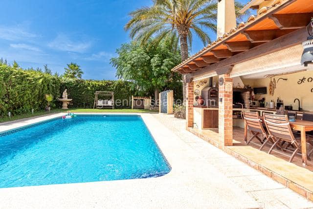 6 soveværelse Villa til salg i La Nucia med swimmingpool garage - € 860.000 (Ref: 9168290)