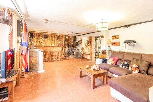 6 soveværelse Villa til salg i La Nucia med swimmingpool garage - € 860.000 (Ref: 9168290)