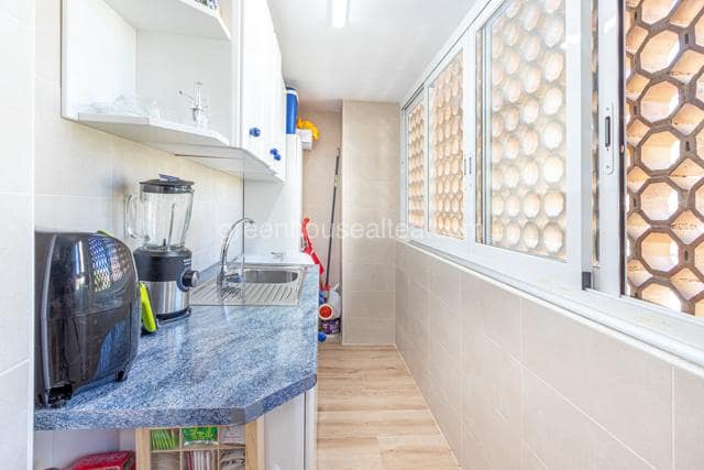 2 soveværelse Lejlighed til salg i Benidorm med swimmingpool garage - € 265.000 (Ref: 9238750)