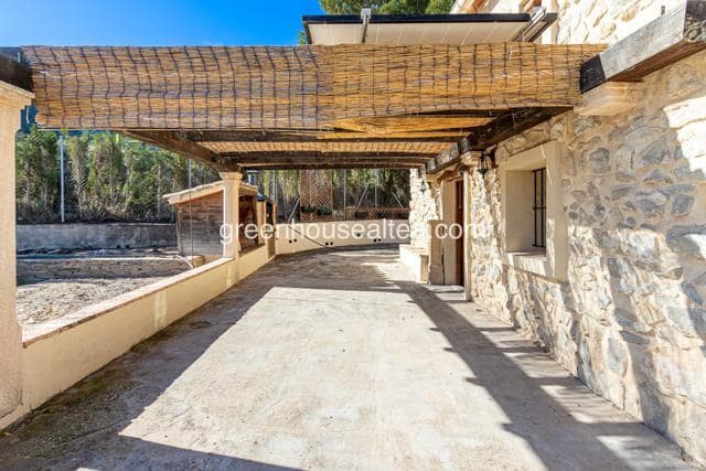 2 bedroom Finca/Country House for sale in Torremanzanas with pool garage - € 220,000 (Ref: 9397798)