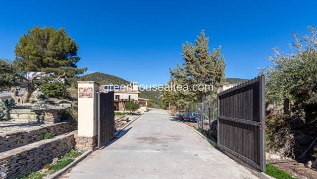 2 bedroom Finca/Country House for sale in Torremanzanas with pool garage - € 220,000 (Ref: 9397798)