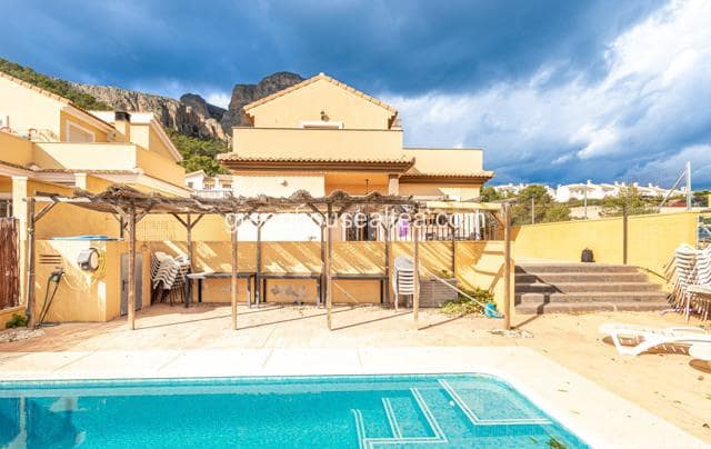 3 bedroom Villa for sale in Polop with pool garage - € 390,000 (Ref: 9404534)