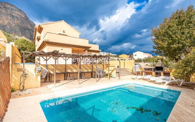 3 bedroom Villa for sale in Polop with pool garage - € 390,000 (Ref: 9404534)