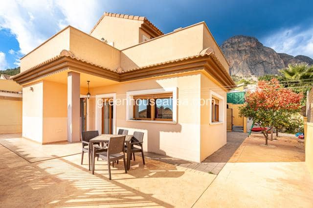 3 bedroom Villa for sale in Polop with pool garage - € 390,000 (Ref: 9404534)