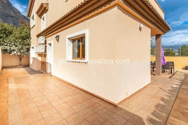 3 bedroom Villa for sale in Polop with pool garage - € 390,000 (Ref: 9404534)