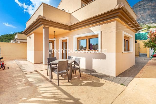 3 bedroom Villa for sale in Polop with pool garage - € 390,000 (Ref: 9404534)