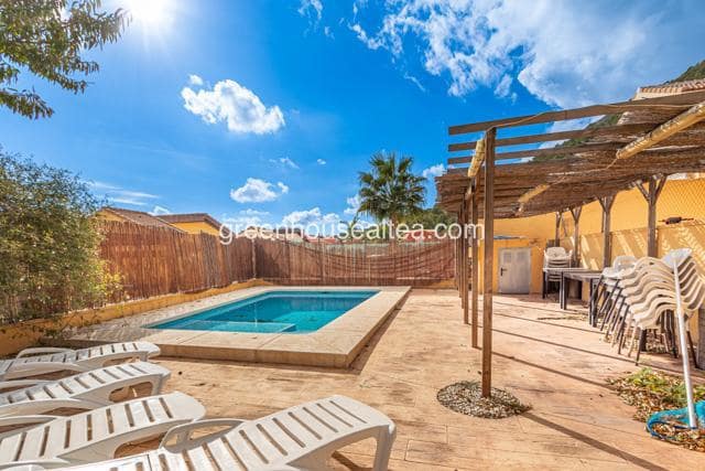 3 bedroom Villa for sale in Polop with pool garage - € 390,000 (Ref: 9404534)