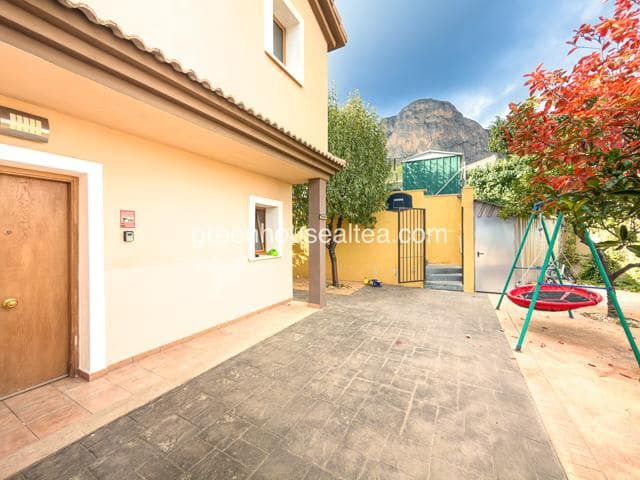 3 bedroom Villa for sale in Polop with pool garage - € 390,000 (Ref: 9404534)