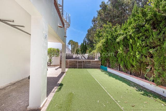 Chalet de 6 habitaciones en Alfaz del Pi / L'Alfàs del Pi en venta con garaje - 850.000 € (Ref: 9541940)