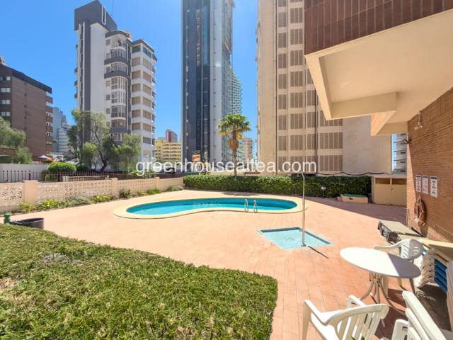 2 slaapkamer Flat te koop in Benidorm met zwembad garage - € 235.000 (Ref: 9650561)