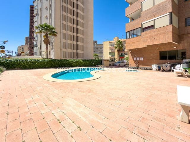 2 slaapkamer Flat te koop in Benidorm met zwembad garage - € 235.000 (Ref: 9650561)