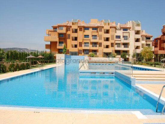2 soverom Leilighet til leie i Sotogrande, San Roque med svømmebasseng garasje - € 2 500 (Ref: 10000036)