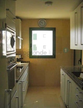 2 quarto Apartamento para arrendar em Sotogrande, San Roque com piscina garagem - 1 300 € (Ref: 10003557)