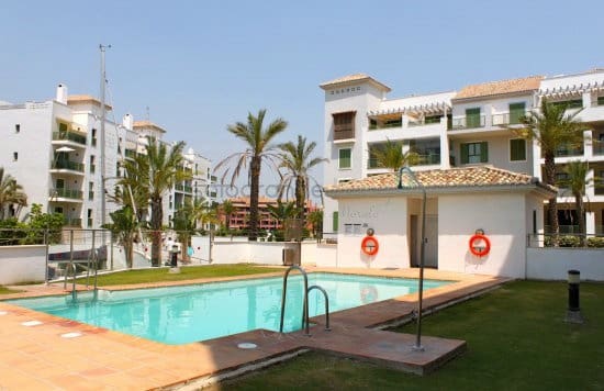 2 quarto Apartamento para arrendar em Sotogrande, San Roque com piscina garagem - 1 300 € (Ref: 10003557)
