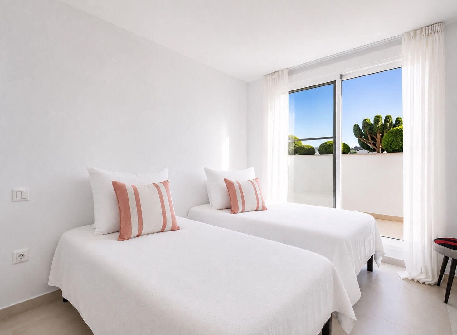 Apartamento de 5 habitaciones en Sotogrande en alquiler con piscina garaje - 3.900 € (Ref: 10003558)