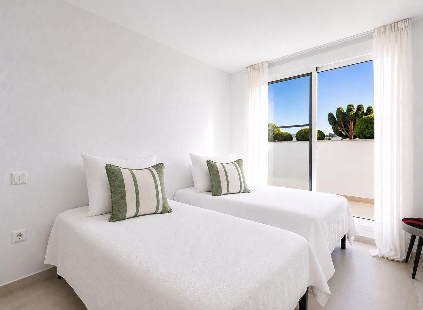 Apartamento de 5 habitaciones en Sotogrande en alquiler con piscina garaje - 3.900 € (Ref: 10003558)