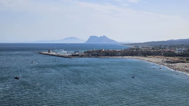 Apartamento de 3 habitaciones en Torreguadiaro, San Roque en venta - 565.000 € (Ref: 10012950)
