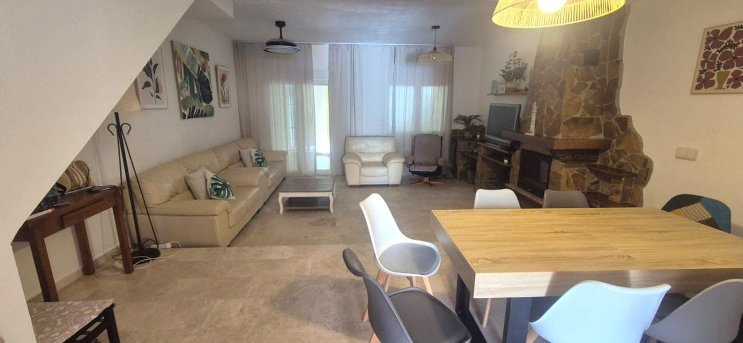 3 soveværelse Rækkehus til leje i San Luis de Sabinillas med swimmingpool - € 1.500 (Ref: 10026954)