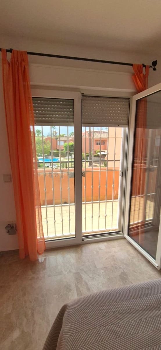 3 soveværelse Rækkehus til leje i San Luis de Sabinillas med swimmingpool - € 1.500 (Ref: 10026954)