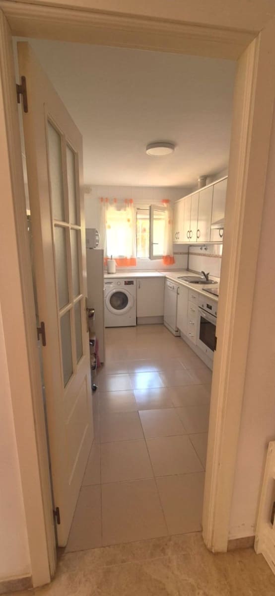 3 soveværelse Rækkehus til leje i San Luis de Sabinillas med swimmingpool - € 1.500 (Ref: 10026954)