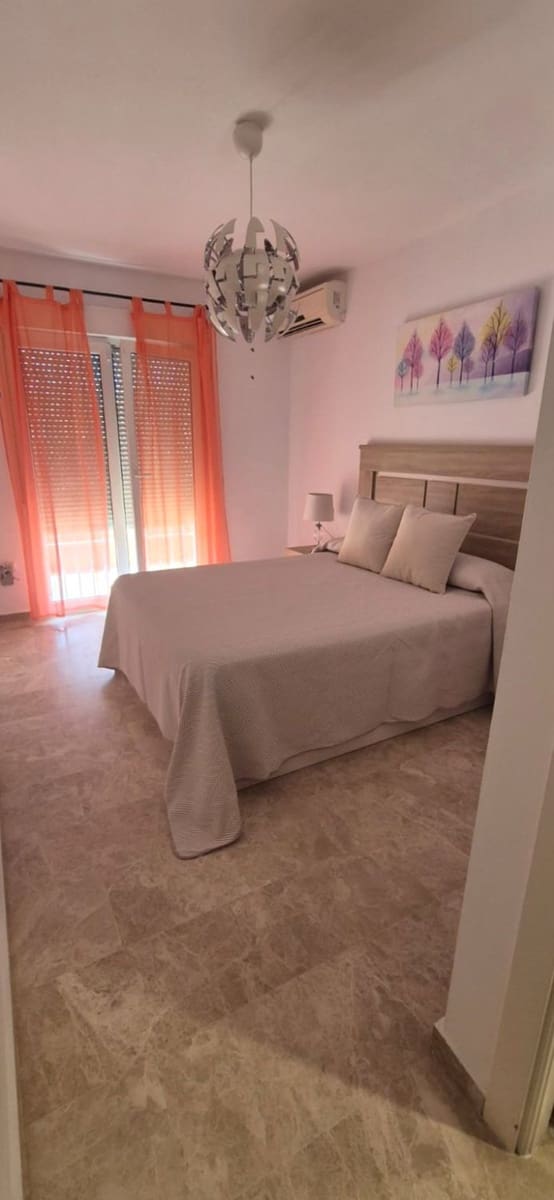 3 soveværelse Rækkehus til leje i San Luis de Sabinillas med swimmingpool - € 1.500 (Ref: 10026954)