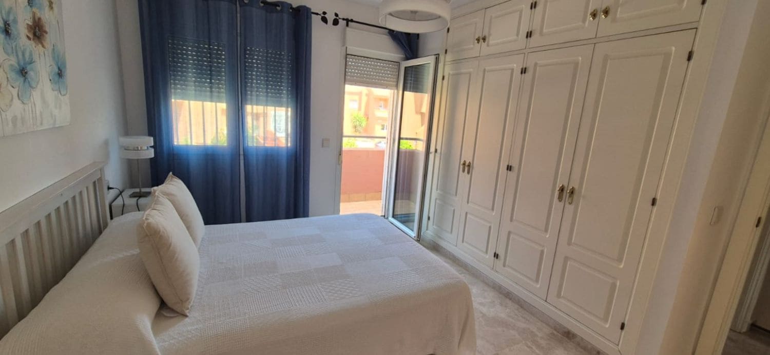 3 soveværelse Rækkehus til leje i San Luis de Sabinillas med swimmingpool - € 1.500 (Ref: 10026954)