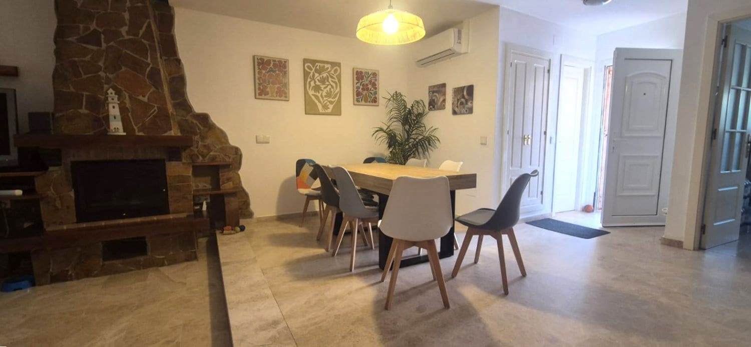 3 soveværelse Rækkehus til leje i San Luis de Sabinillas med swimmingpool - € 1.500 (Ref: 10026954)