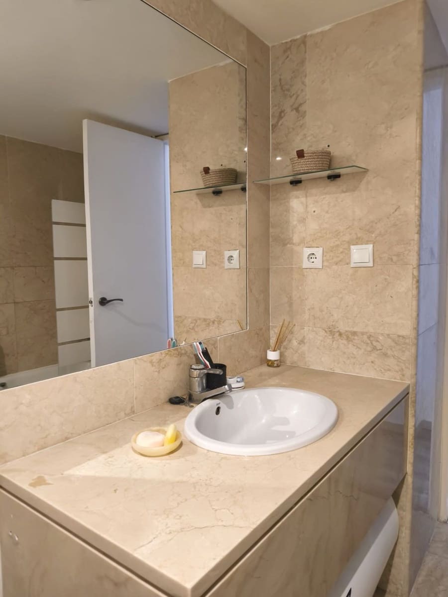 Appartement te huur in Sotogrande met zwembad garage - € 700 (Ref: 10031592)