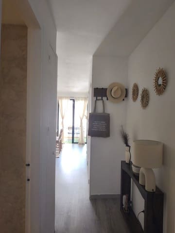 Appartement te huur in Sotogrande Costa, San Roque met zwembad garage - € 700 (Ref: 10031592)