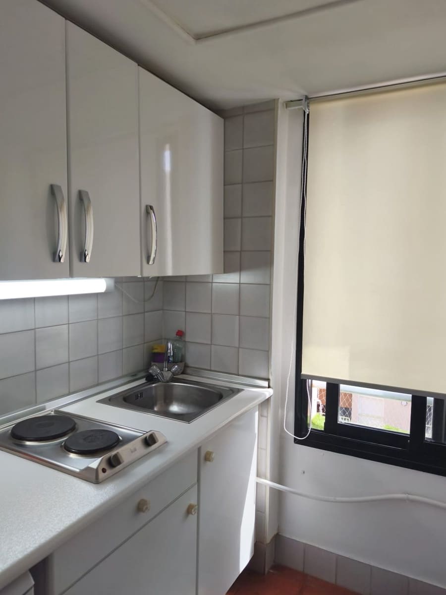 Appartement te huur in Sotogrande met zwembad garage - € 700 (Ref: 10031592)