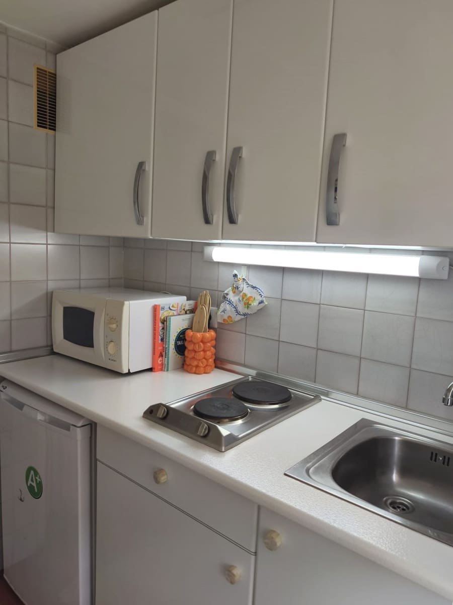 Appartement te huur in Sotogrande met zwembad garage - € 700 (Ref: 10031592)