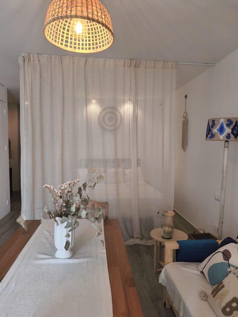 Appartement te huur in Sotogrande met zwembad garage - € 700 (Ref: 10031592)