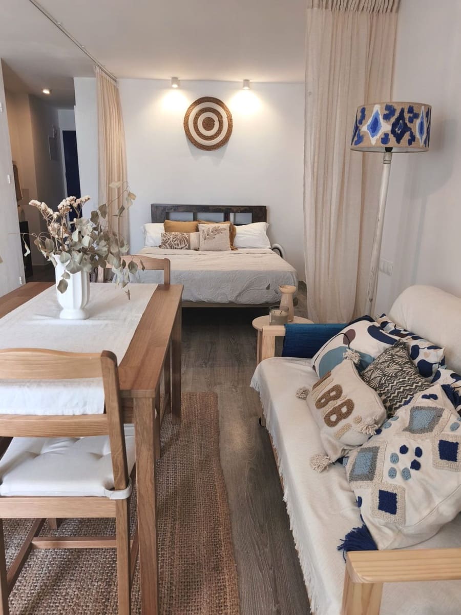 Appartement te huur in Sotogrande met zwembad garage - € 700 (Ref: 10031592)