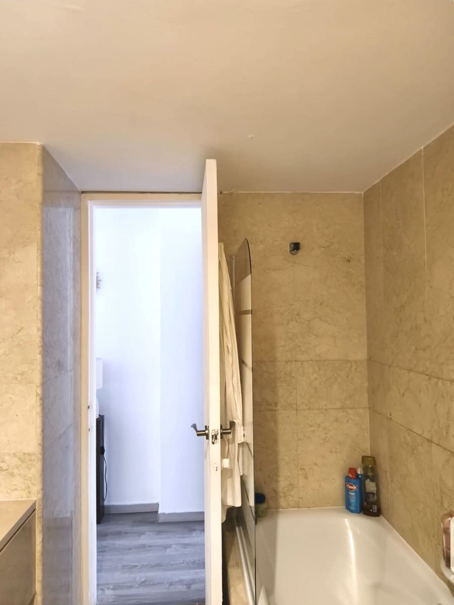 Appartement te huur in Sotogrande met zwembad garage - € 700 (Ref: 10031592)