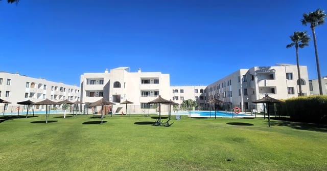 Appartement te huur in Sotogrande Costa, San Roque met zwembad garage - € 700 (Ref: 10031592)