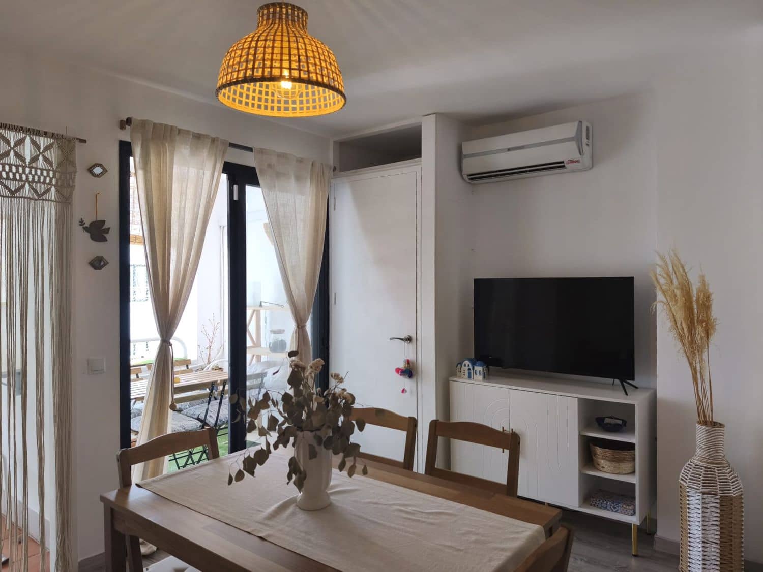 Appartement te huur in Sotogrande met zwembad garage - € 700 (Ref: 10031592)