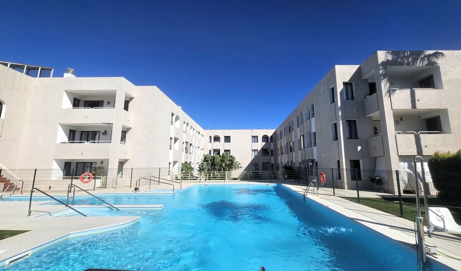 Apartment for rent in Sotogrande with pool garage - € 700 (Ref: 10031594)