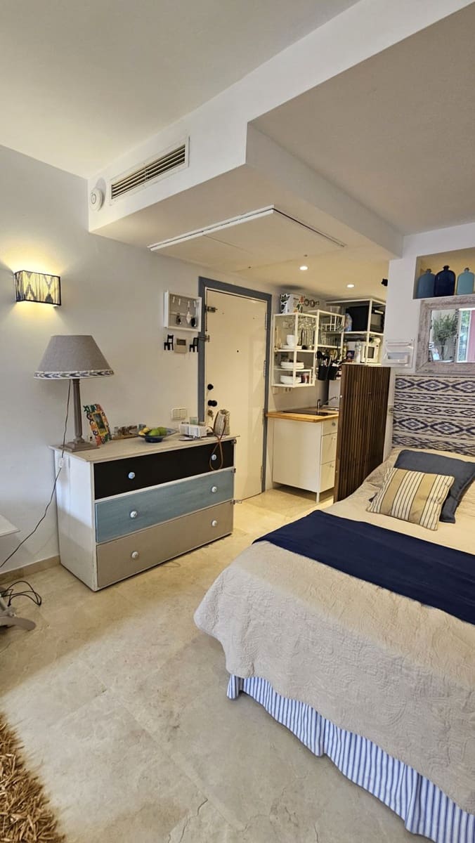 Studio te huur in Sotogrande - € 800 (Ref: 10033553)