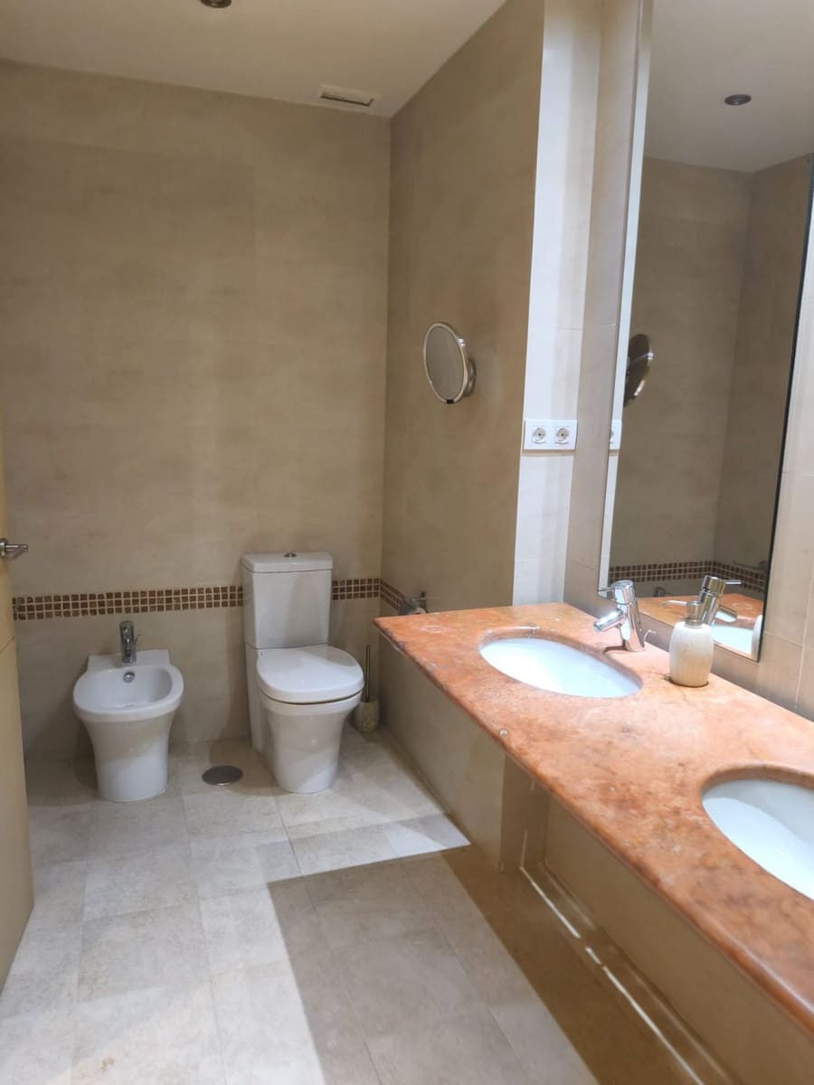 2 bedroom Apartment for rent in Sotogrande with pool - € 2,500 (Ref: 10037113)